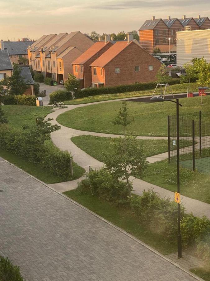 Contemporary Trumpington Apartment With Self Check-In ,Free On-Site Parking, Terrace, Super Fast Wifi & 5 Mins Drive To Papworth & Addenbrookes Hospitals Cambridge  Exterior foto