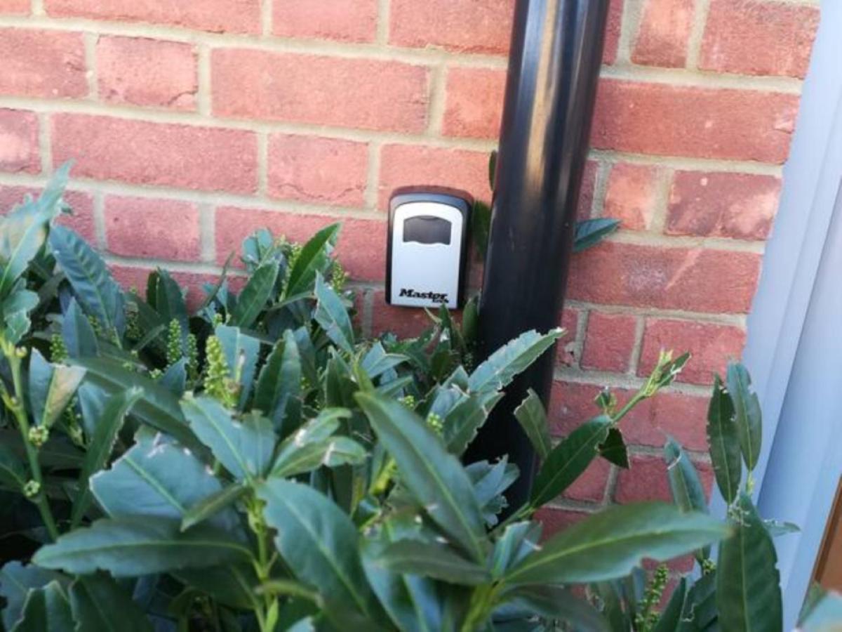 Contemporary Trumpington Apartment With Self Check-In ,Free On-Site Parking, Terrace, Super Fast Wifi & 5 Mins Drive To Papworth & Addenbrookes Hospitals Cambridge  Exterior foto