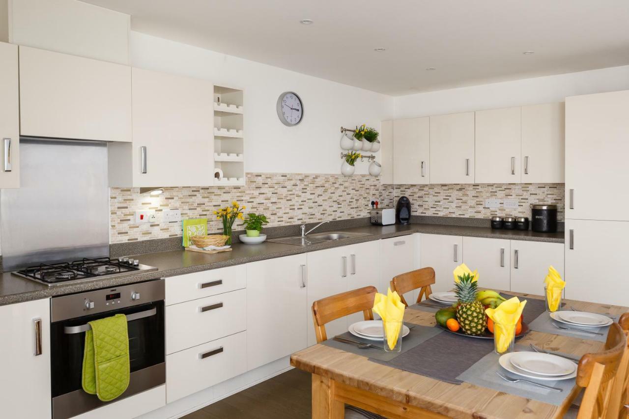 Contemporary Trumpington Apartment With Self Check-In ,Free On-Site Parking, Terrace, Super Fast Wifi & 5 Mins Drive To Papworth & Addenbrookes Hospitals Cambridge  Exterior foto