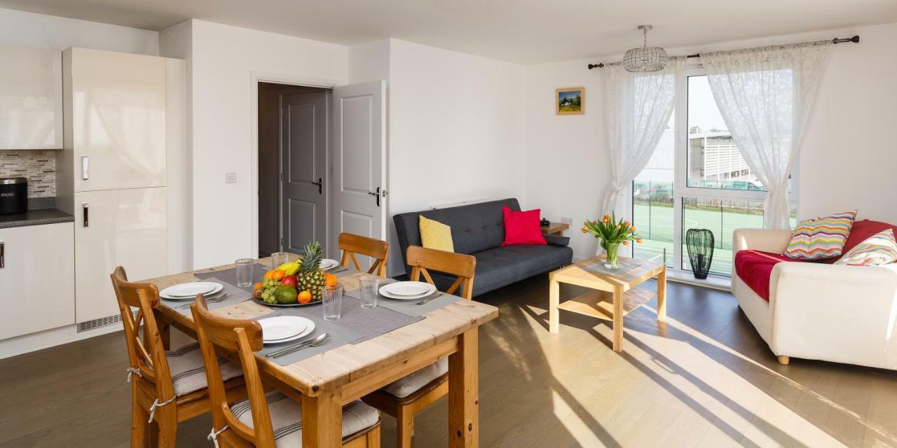 Contemporary Trumpington Apartment With Self Check-In ,Free On-Site Parking, Terrace, Super Fast Wifi & 5 Mins Drive To Papworth & Addenbrookes Hospitals Cambridge  Exterior foto