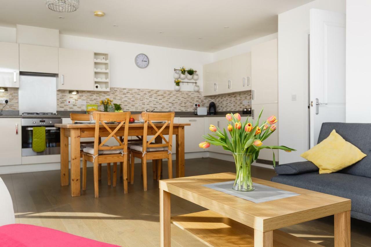 Contemporary Trumpington Apartment With Self Check-In ,Free On-Site Parking, Terrace, Super Fast Wifi & 5 Mins Drive To Papworth & Addenbrookes Hospitals Cambridge  Exterior foto