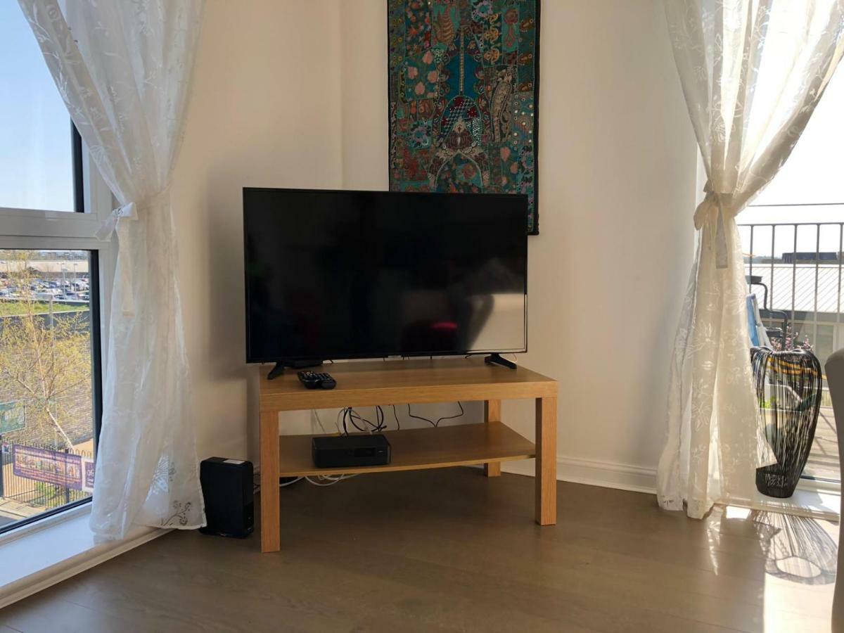 Contemporary Trumpington Apartment With Self Check-In ,Free On-Site Parking, Terrace, Super Fast Wifi & 5 Mins Drive To Papworth & Addenbrookes Hospitals Cambridge  Exterior foto