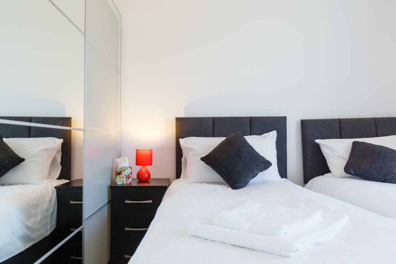 Contemporary Trumpington Apartment With Self Check-In ,Free On-Site Parking, Terrace, Super Fast Wifi & 5 Mins Drive To Papworth & Addenbrookes Hospitals Cambridge  Exterior foto