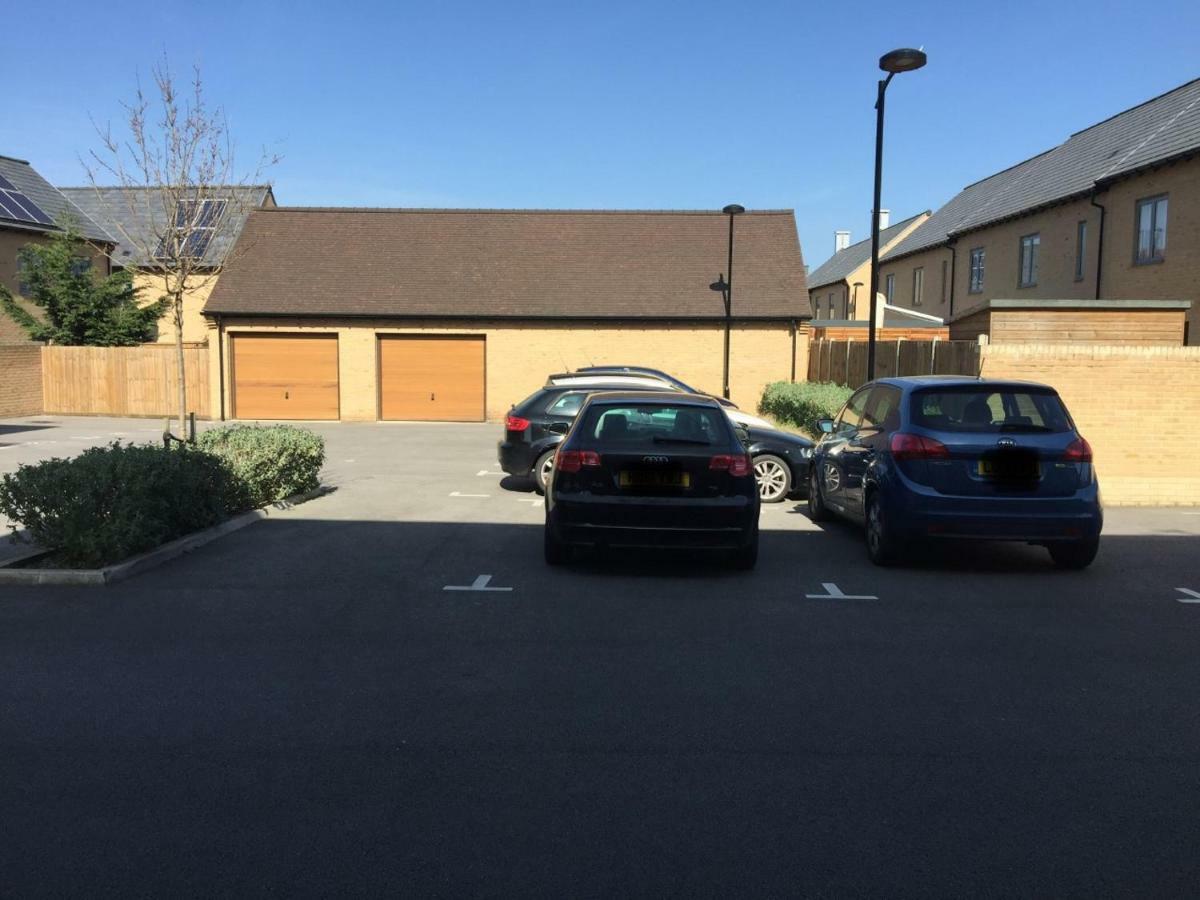 Contemporary Trumpington Apartment With Self Check-In ,Free On-Site Parking, Terrace, Super Fast Wifi & 5 Mins Drive To Papworth & Addenbrookes Hospitals Cambridge  Exterior foto